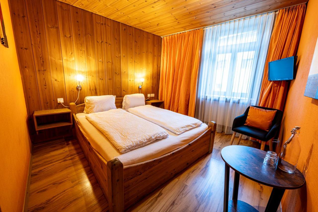 Curuna Hotel-Garni B&B Скуоль Экстерьер фото